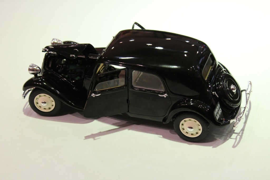 CITROEN TRACTION 11B  NOIR 1939 SOLIDO 1/18°