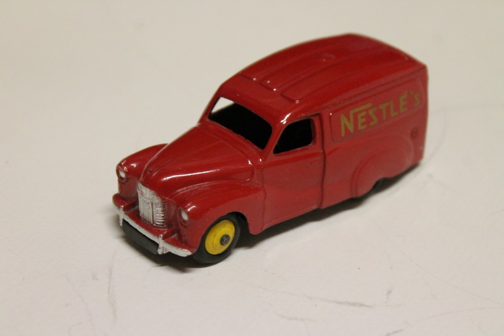 AUSTIN NESTLE'S DINKY TOYS 1/43°