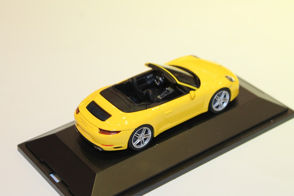 PORSCHE 911 CARRERA CAB JAUNE HERPA 1/43°