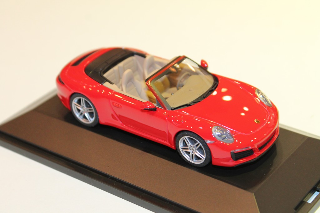 PORSCHE 911 CARRERA 4 CAB ROUGE HERPA 1/43°