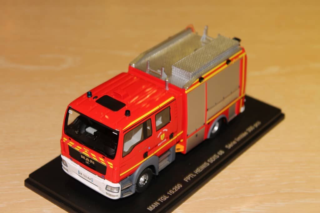 Altaya 1:43 MAN TGL 12.250 Poste de Commandement pompiers rouge / Blanc