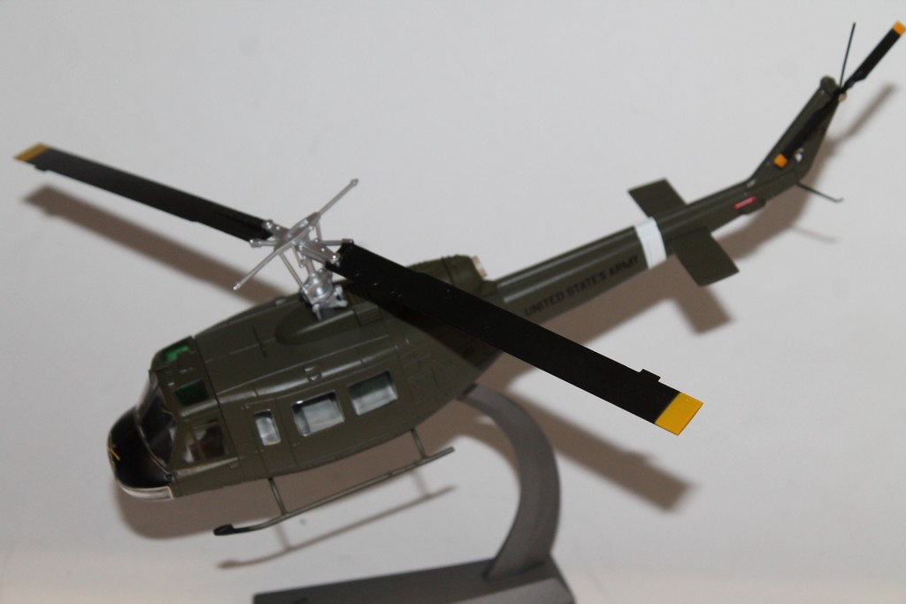 BELL UH-1 IROQUOIS HUEY 1969 AIR FORCE ONE 1/48°
