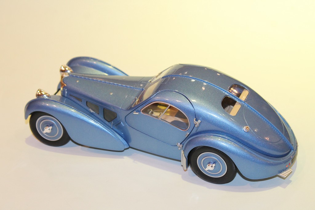 BUGATTI TYPE 57SC ATLANTIC BLEU SOLIDO 1/18°