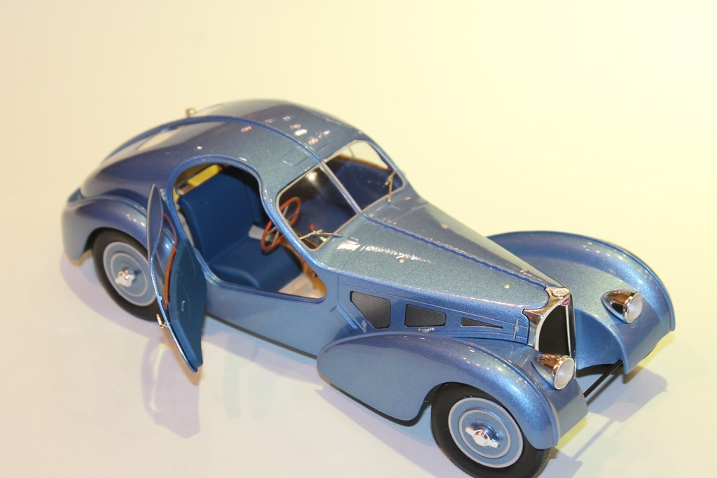 BUGATTI TYPE 57SC ATLANTIC BLEU SOLIDO 1/18°