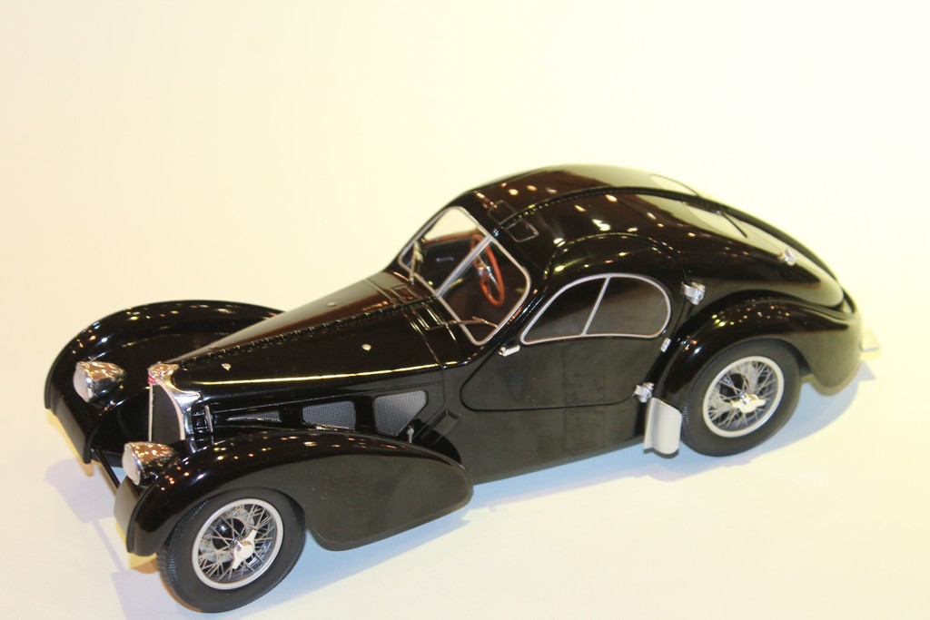 BUGATTI TYPE 57SC ATLANTIC NOIR SOLIDO 1/18°