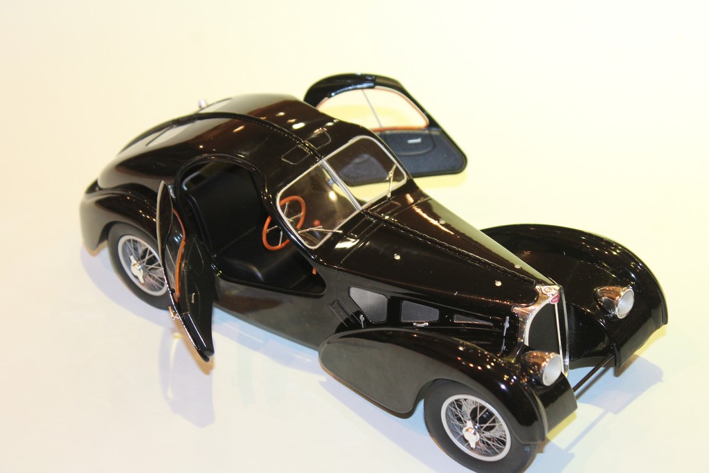 BUGATTI TYPE 57SC ATLANTIC NOIR SOLIDO 1/18°