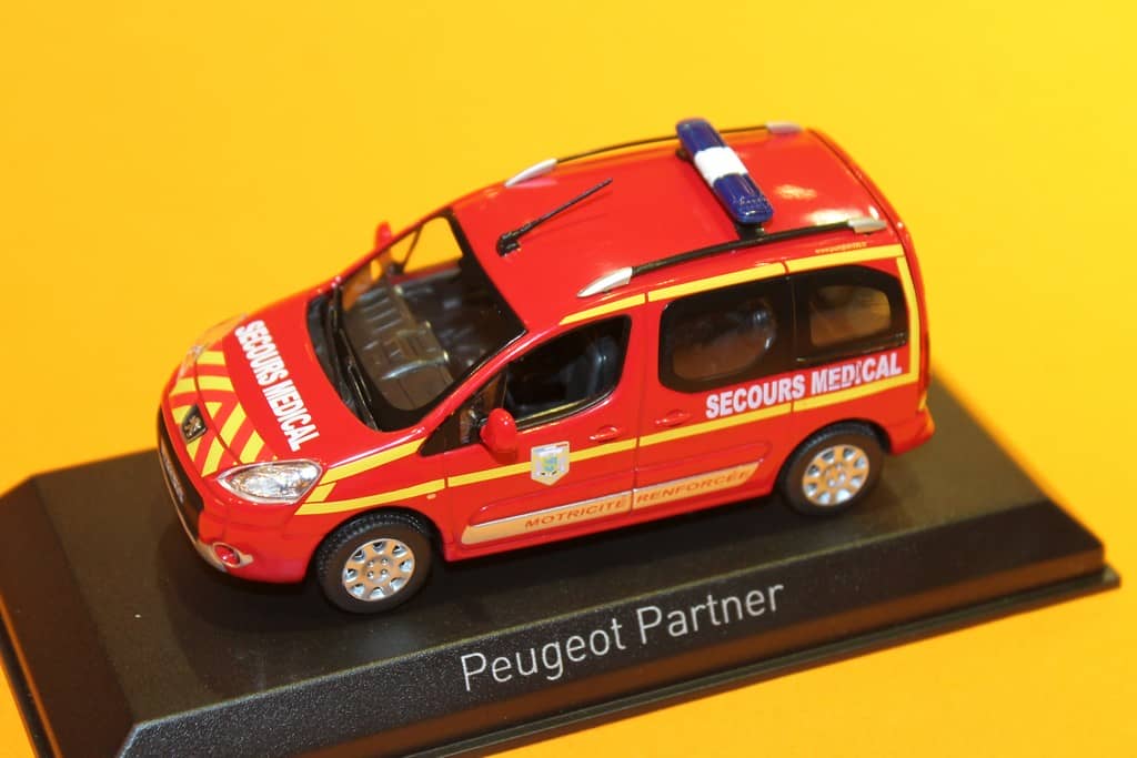 Norev 1:43 Peugeot Partner Année De Construction 2010 Pompiers Secours Medical Rouge 479818
