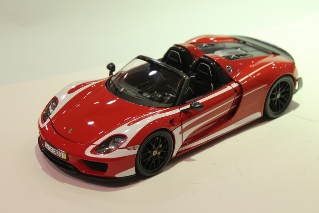 PORSCHE 918 SPYDER ROUGE 2015 MINICHAMPS 1/18°