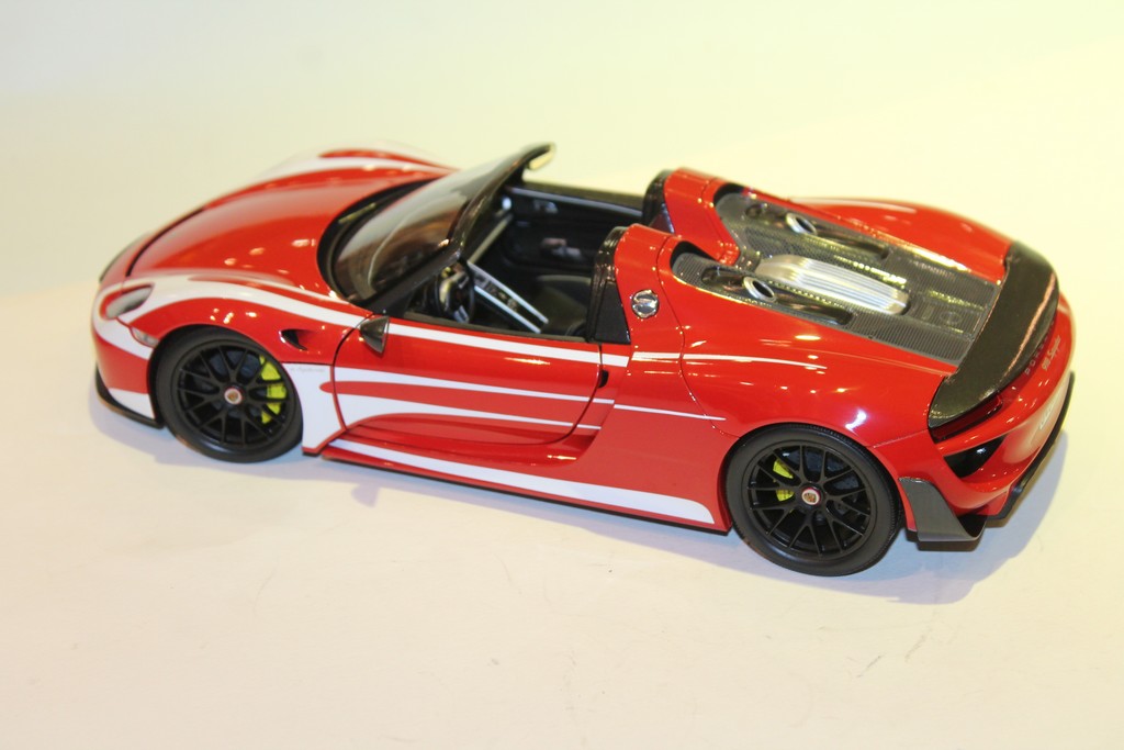 PORSCHE 918 SPYDER ROUGE 2015 MINICHAMPS 1/18°