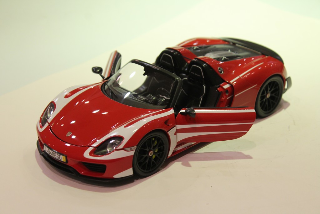 PORSCHE 918 SPYDER ROUGE 2015 MINICHAMPS 1/18°