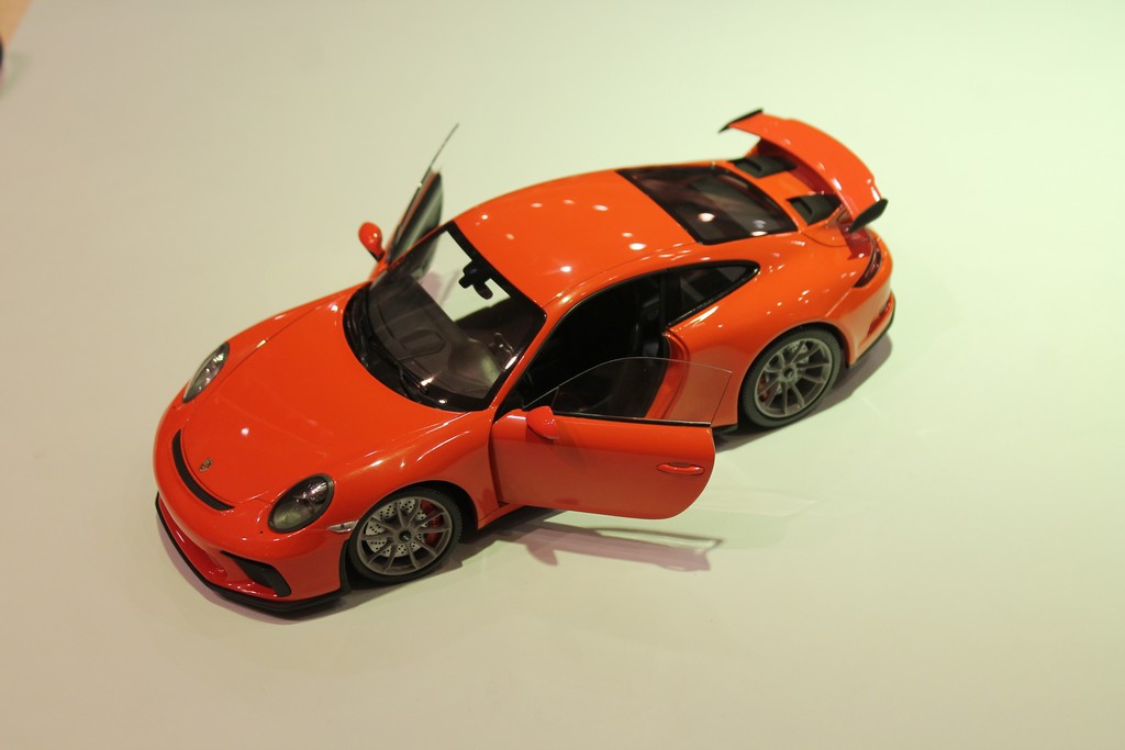 PORSCHE 911 GT3 2017 ORANGE MINICHAMPS 1/18°