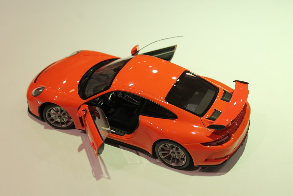 PORSCHE 911 GT3 2017 ORANGE MINICHAMPS 1/18°