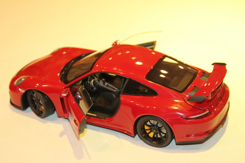 PORSCHE 911 GT3 2017 ROUGE MINICHAMPS 1/18°