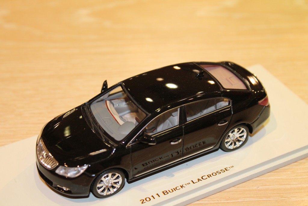 BUICK LACROSSE 2011 LUXURY 1/43°