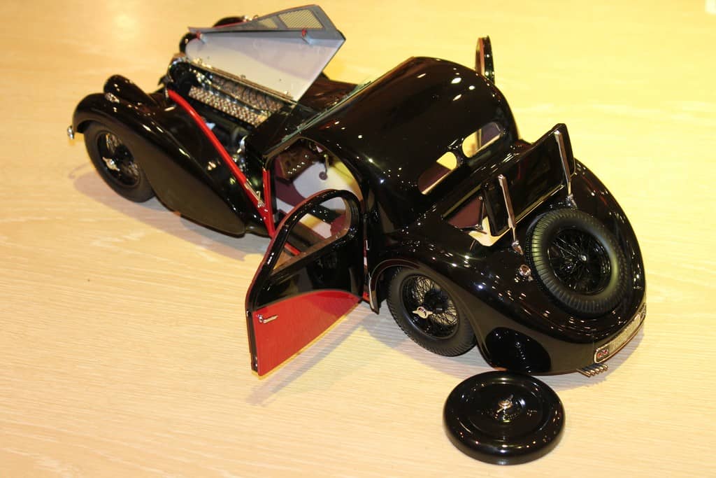 BUGATTI TYPE 57 SC 1937 ROUGE/NOIR BAUER 1/12°