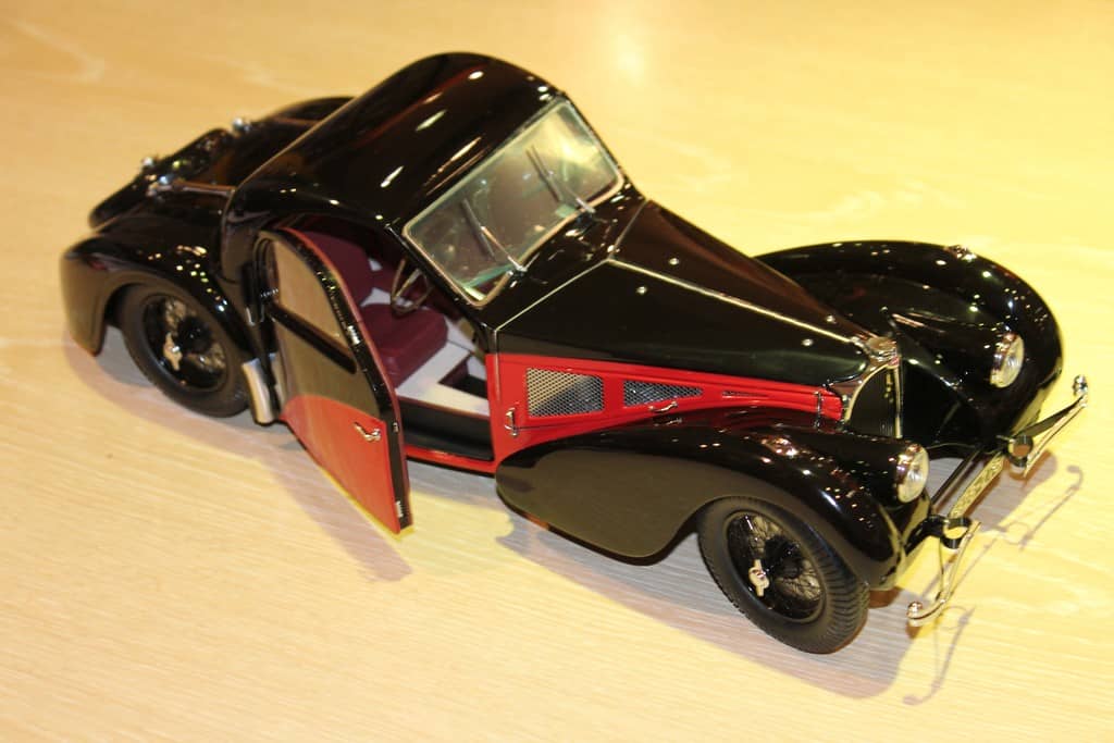 BUGATTI TYPE 57 SC 1937 ROUGE/NOIR BAUER 1/12°
