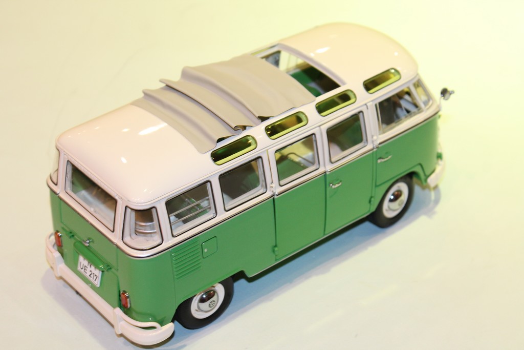 VW COMBI T1 SAMBA 1960 VERT/BLANC SCHUCO 1/18°