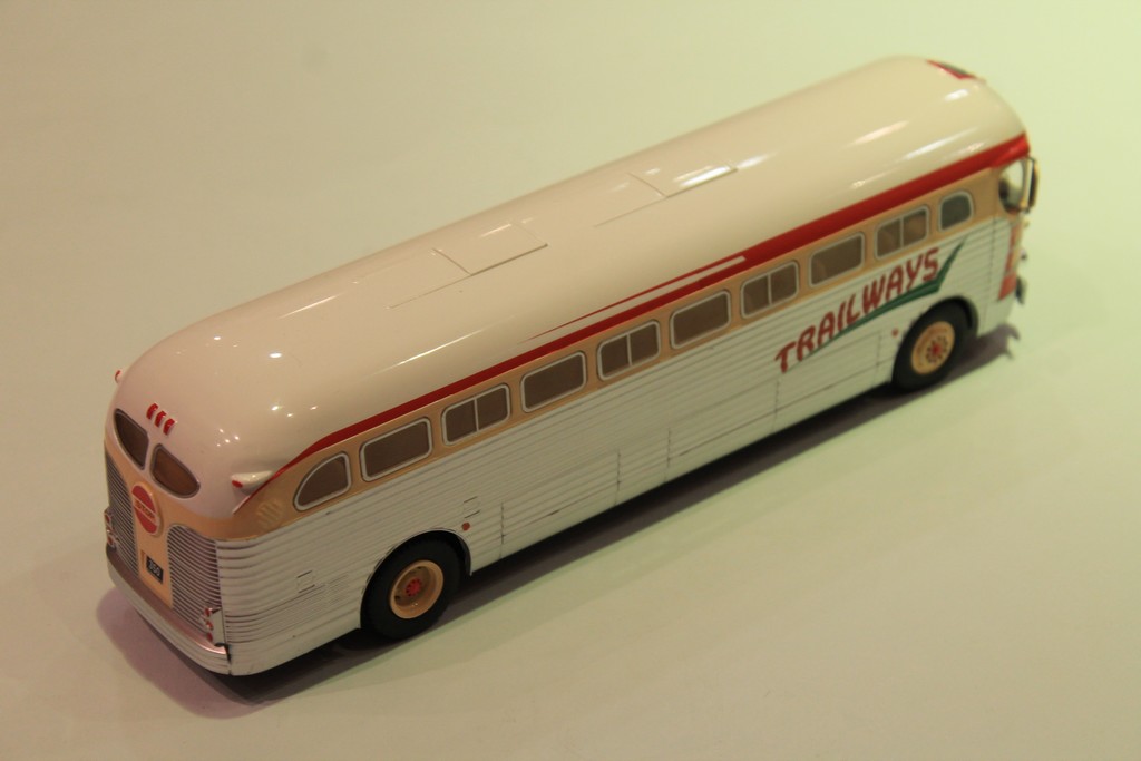 GMC PD-3751 AUTOCAR TRAILWAY IXO 1/43°