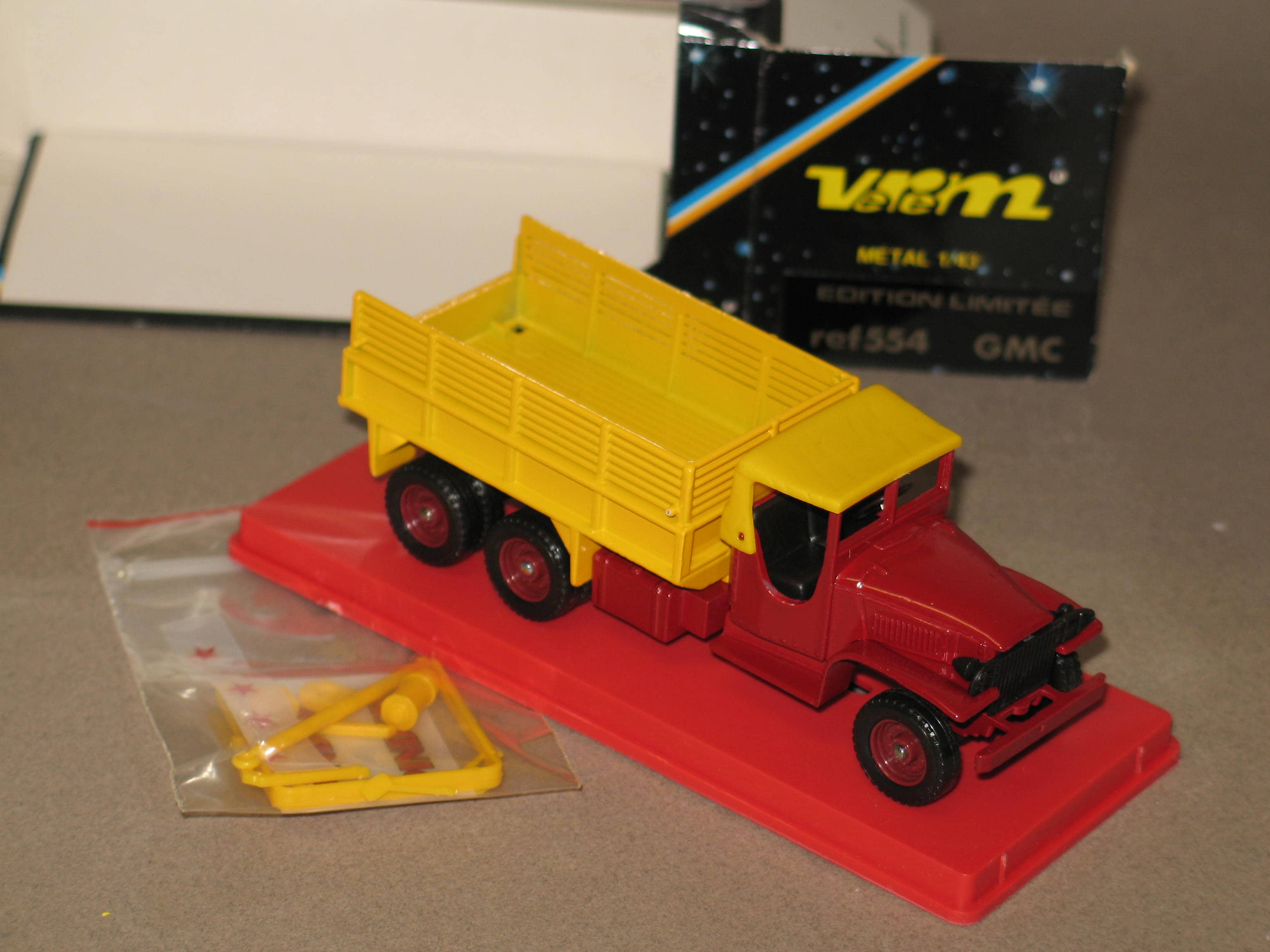 CIRQUE PINDER SOLIDO / VEREM RARE COFFRET DE 4 VEHICULES PINDER au 1 / 43 ème