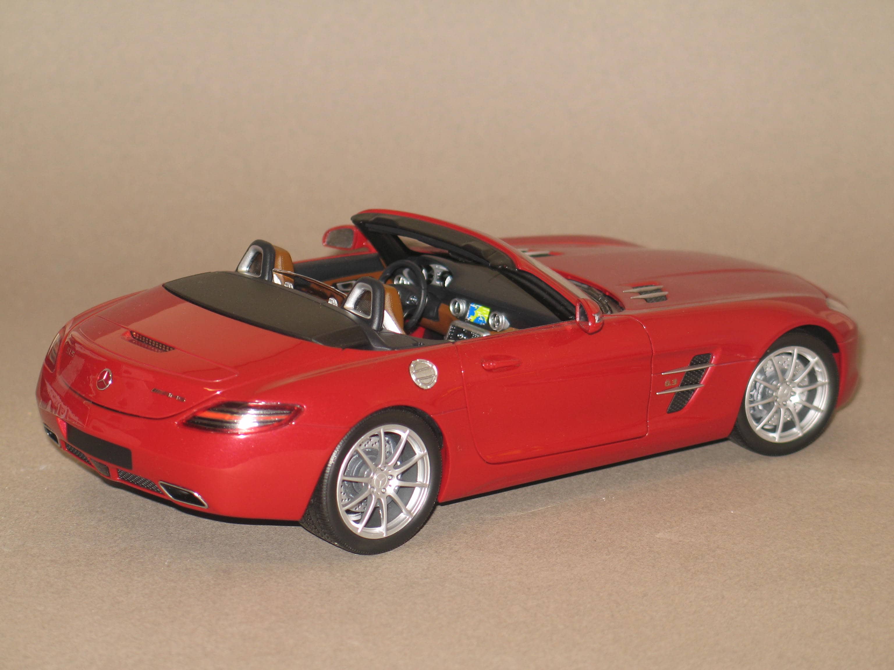 ミニチャンプス メルセデス ベンツ SLS AMG ROADSTER 2011 1/18 ミニカー