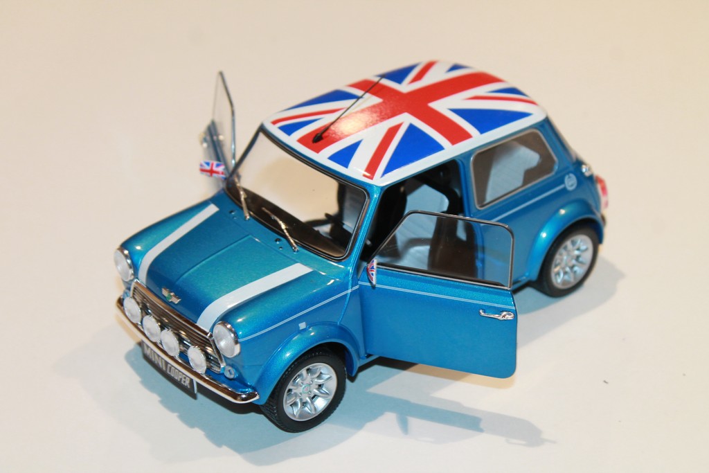 MINI COOPER SPORT BLEU 1997 1/18