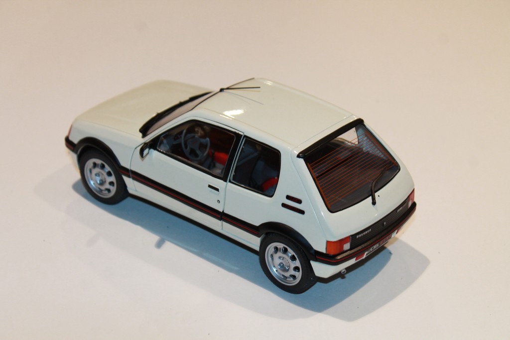 PEUGEOT 205 GTI 1.9L MKI BLANC 1988
