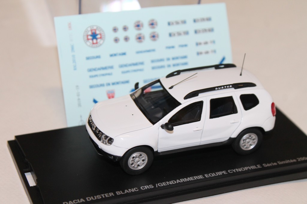 DACIA DUSTER GENDARMERIE CYNOPHILE / CRS ALARME 1/43