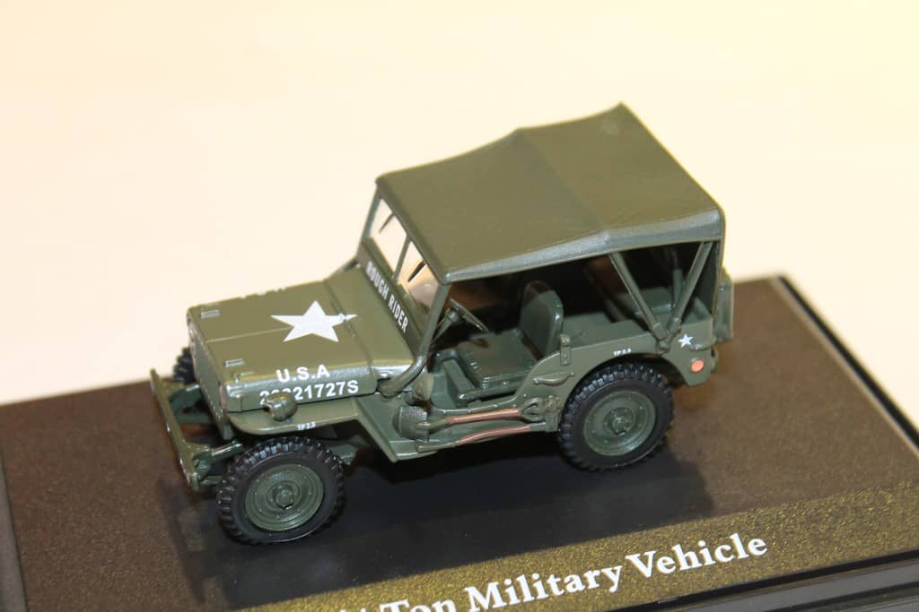 MINIATURE JEEP MILITARY D-DAY 1944 OLIEX 1/43