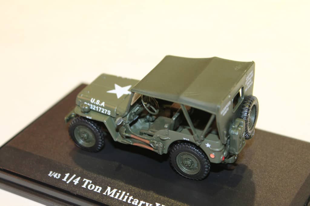 MINIATURE JEEP MILITARY D-DAY 1944 OLIEX 1/43