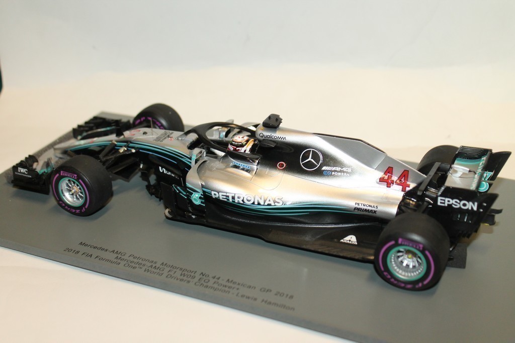 MERCEDES - AMG PETRONAS MOTORSPORT F1 W09 MINICHAMPS 1/18°