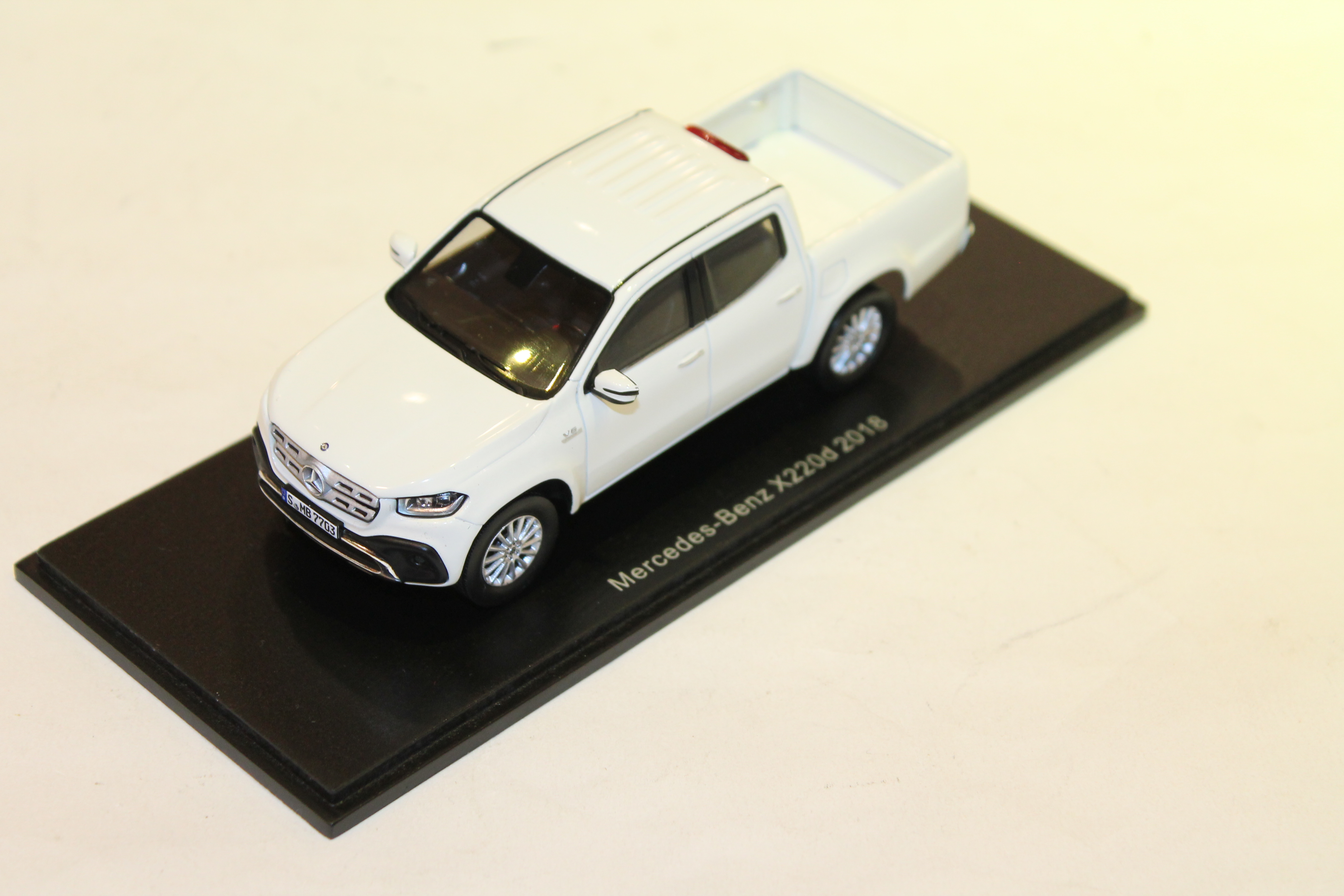 MERCEDES BENZ X220D 2018 SPARK 1/43°