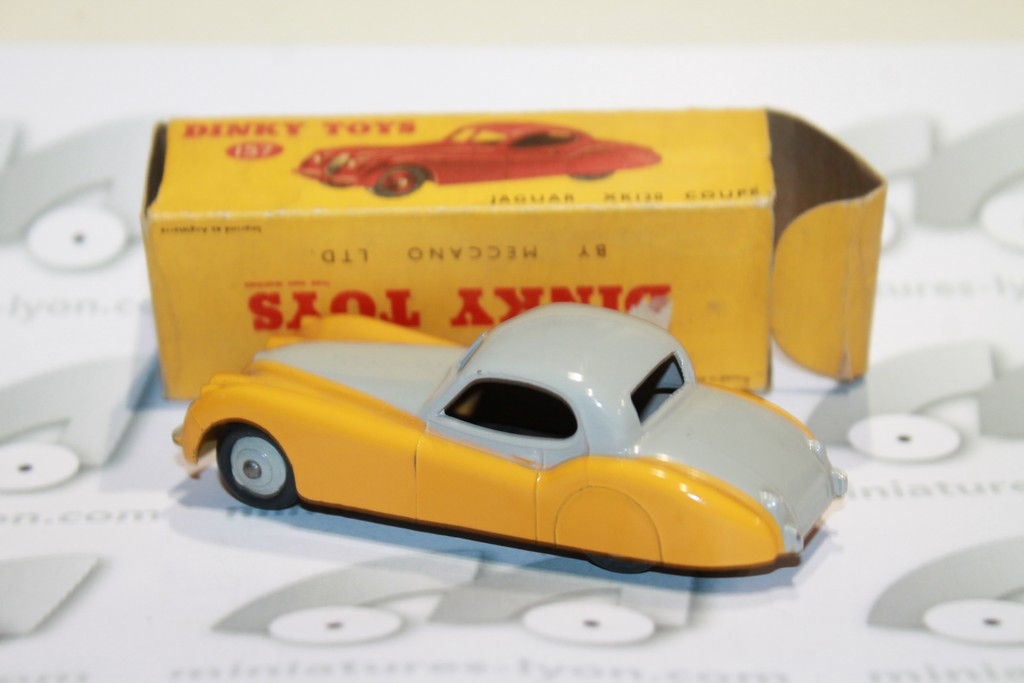JAGUAR XK120 COUPE JAUNE ET GRISE DINKY TOYS