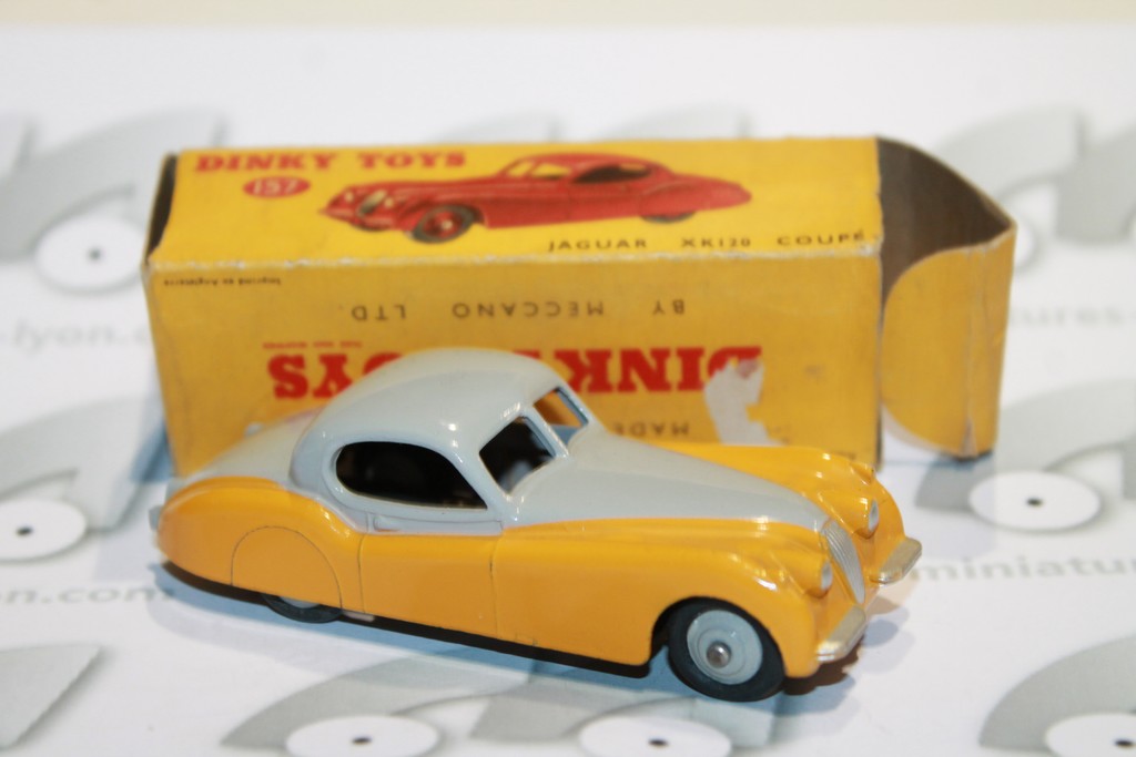 JAGUAR XK120 COUPE JAUNE ET GRISE DINKY TOYS