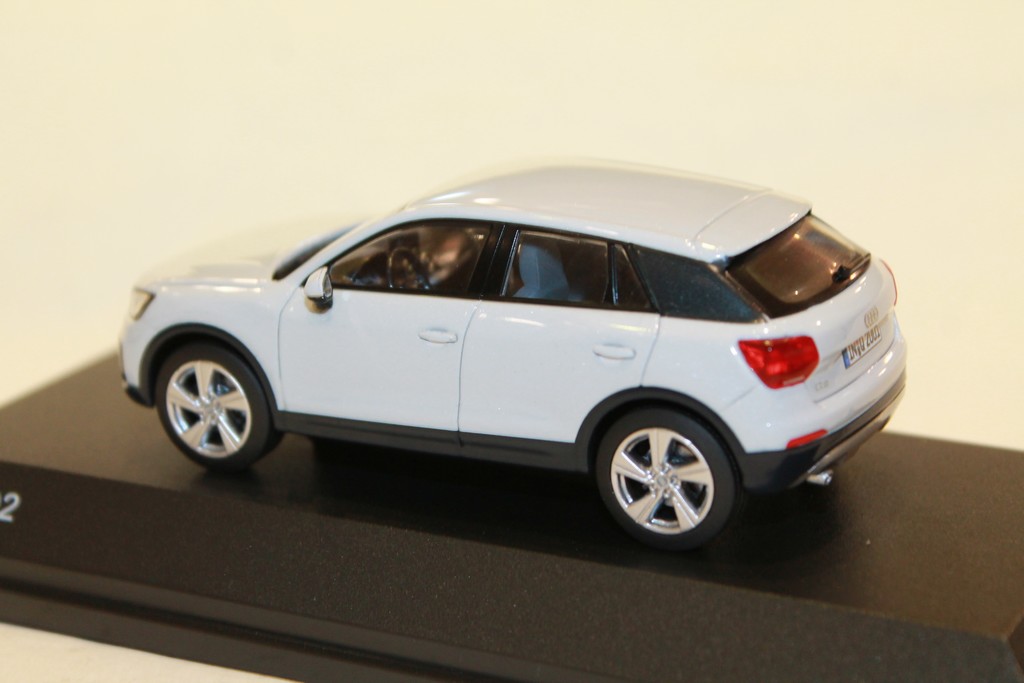 AUDI Q2 BLANC 2016 SPARK 1/43°