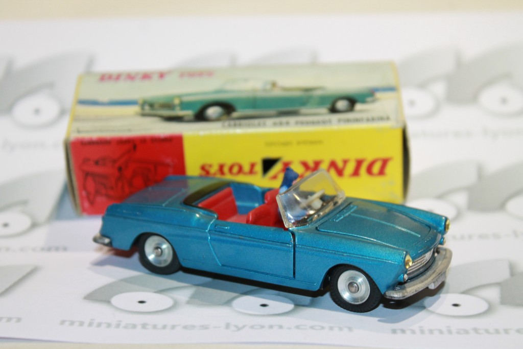 CABRIOLET 404 PEUGEOT PININFARINA BLEUE DINKY TOYS 1/43°