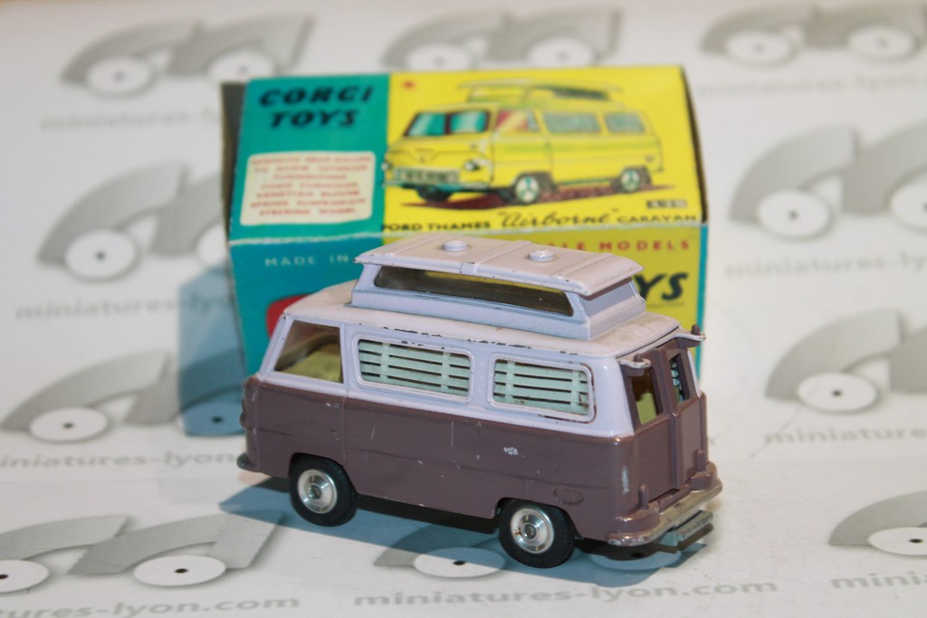 FORD THAMES AIRBORNE CARAVAN CORGI 1/43°