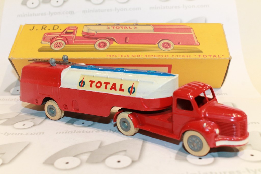 TRACTEUR BERLIET SEMI-REMORQUE CITERNE TOTAL JRD 1/43°
