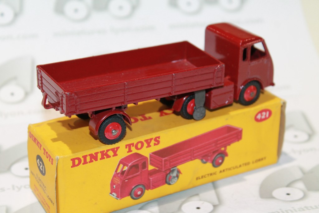 ELECTRIC ARTICULATED LORRY BRITISH RAILWAY DINKY TOYS 421