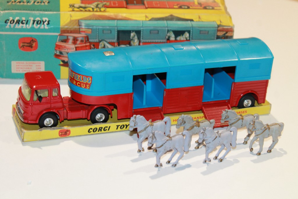 BEDFORD TK TRANSPORT DE CHEVAUX CHIPPERFIELD CORGI 1/50°
