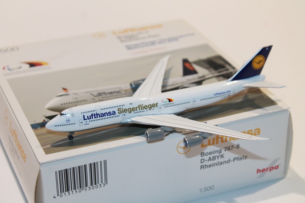 BOEING 747-8 LUFTHANSA SIEGERFLIEGER 2016 HERPA 1/500°