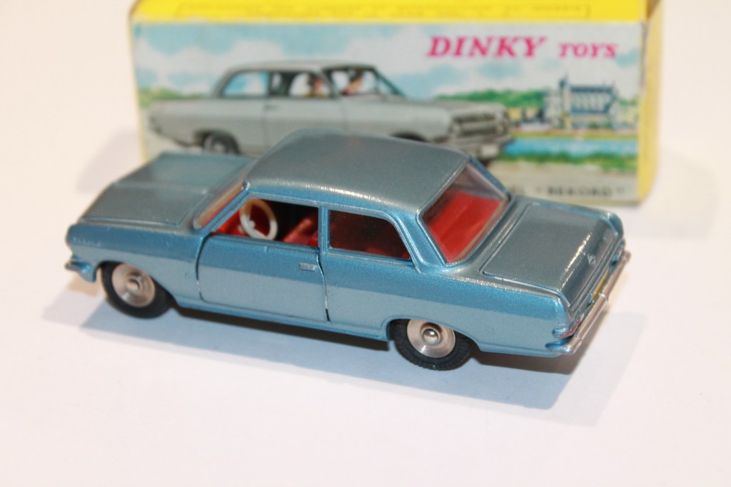 OPEL REKORD BLEU DINKY TOYS 542