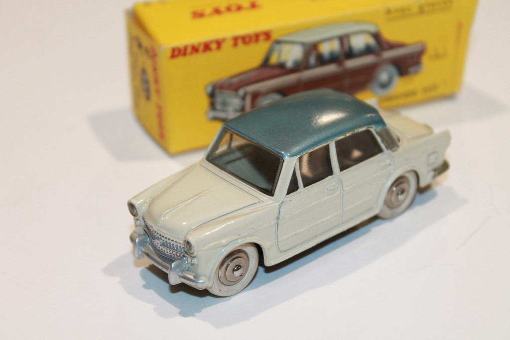 FIAT 1200 GRANDE VUE BEIGE DINKY TOYS 531