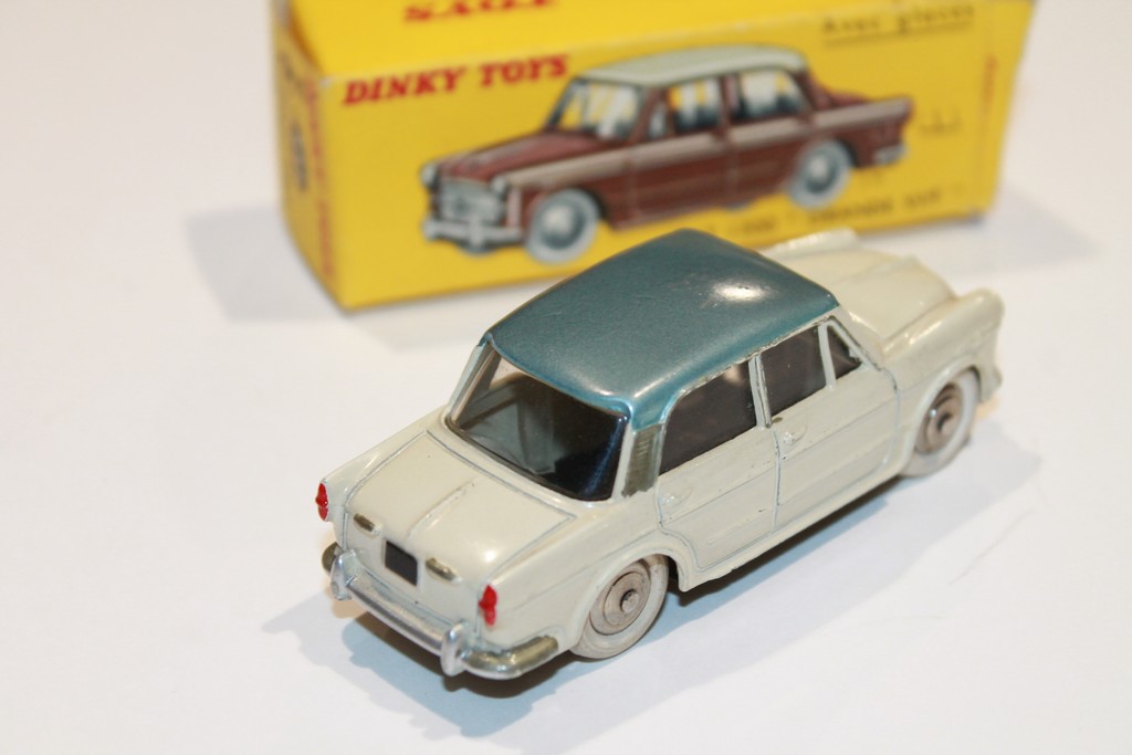 FIAT 1200 GRANDE VUE BEIGE DINKY TOYS 531