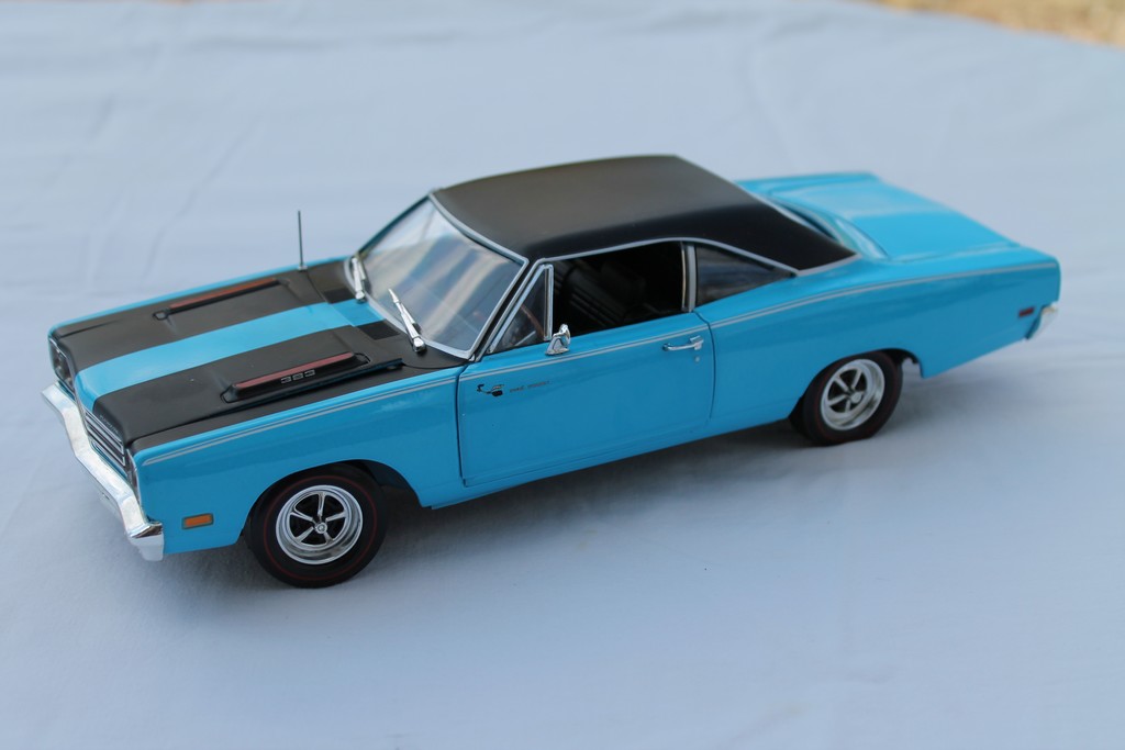 PLYMOUTH ROAD RUNNER 1969 AUTO WORLD 1/18°