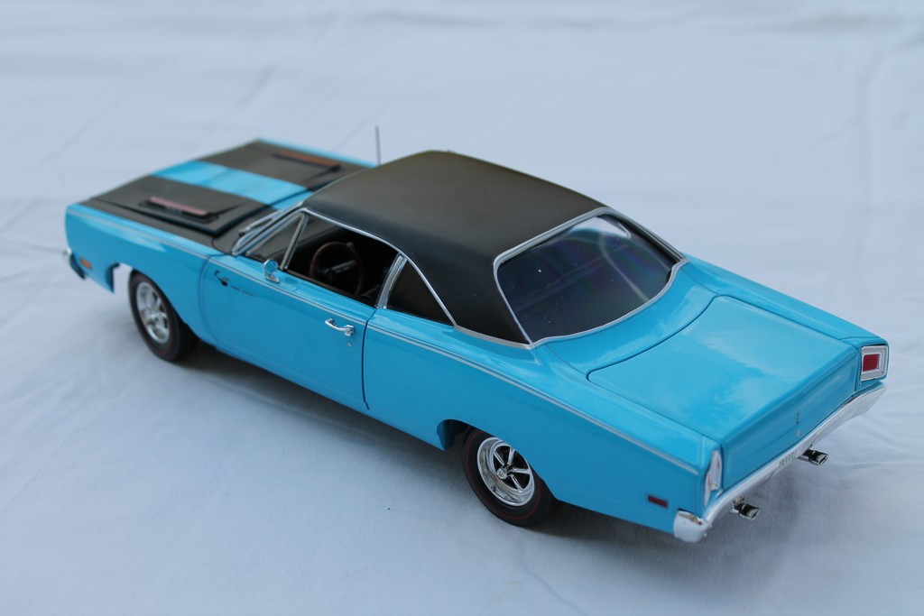 PLYMOUTH ROAD RUNNER 1969 AUTO WORLD 1/18°