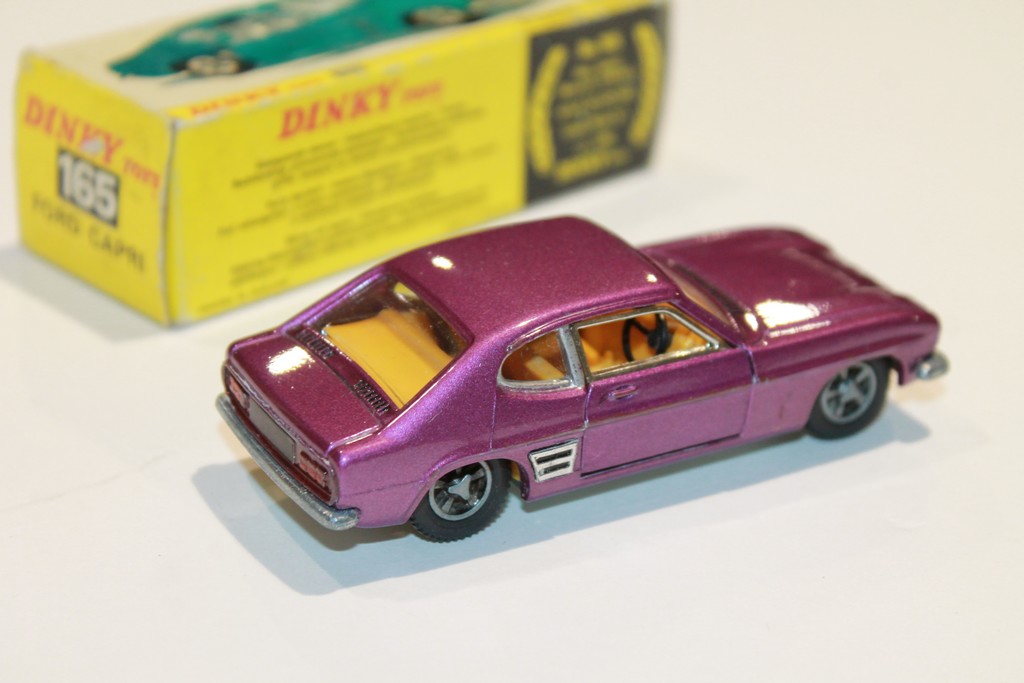 FORD CAPRI DINKY TOYS 1/43