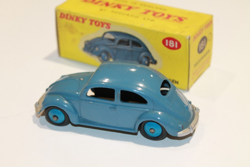 VW COX BLEU DINKY TOYS 1/43°
