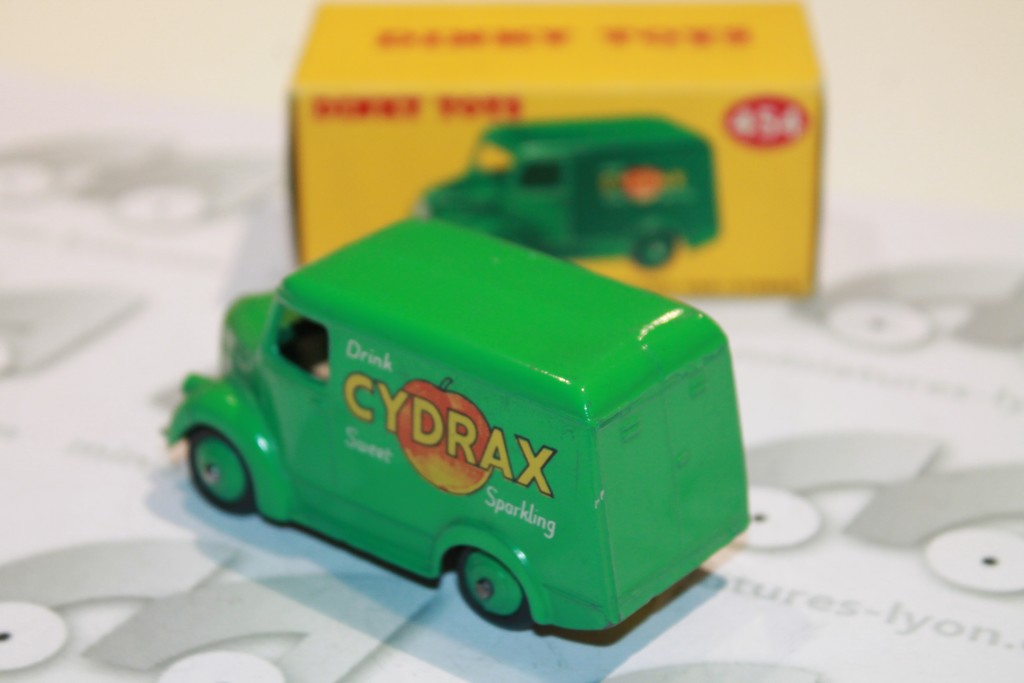 TROJAN FOURGON CYDRAX DINKY TOYS 1/43