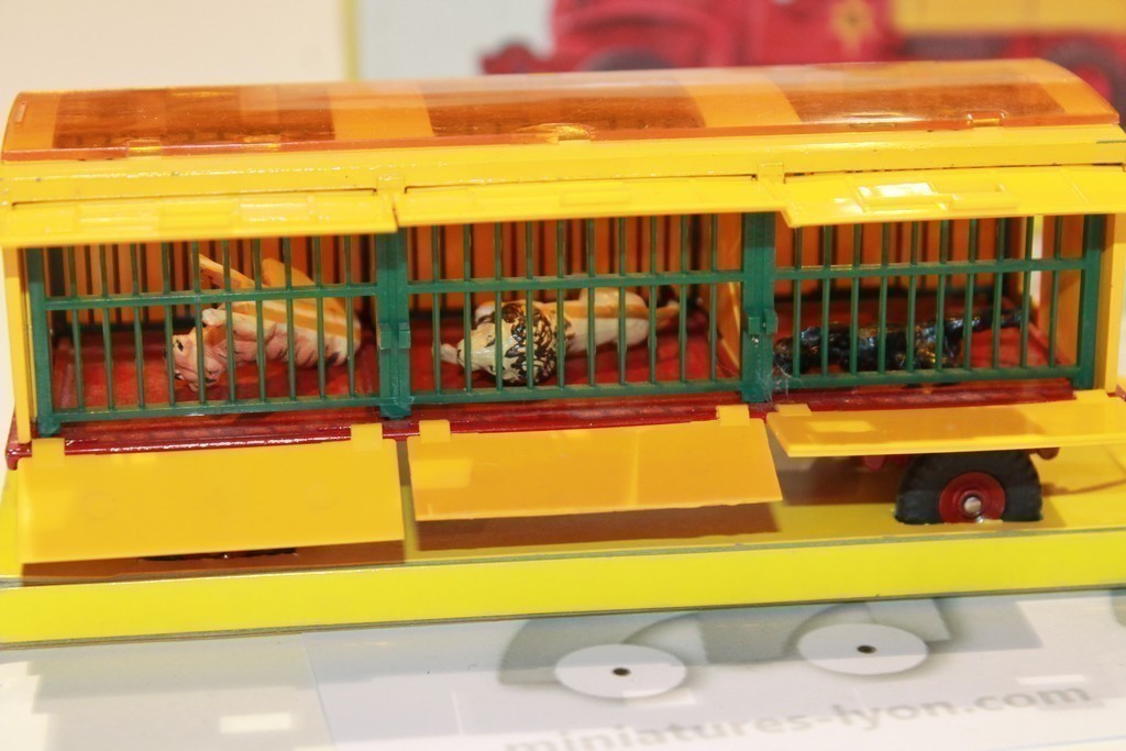 GMC CIRQUE PINDER DINKY TOYS 1/43°