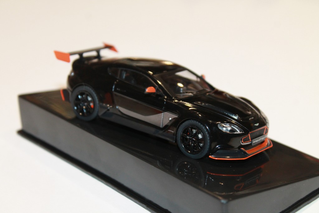 ASTON MARTIN VANTAGE GT12 2015 IXO 1/43°